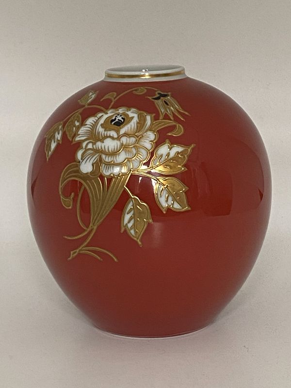 Vintage Wallendorf vase 