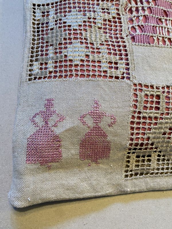 Nydelig gammelt brodert putetrekk 