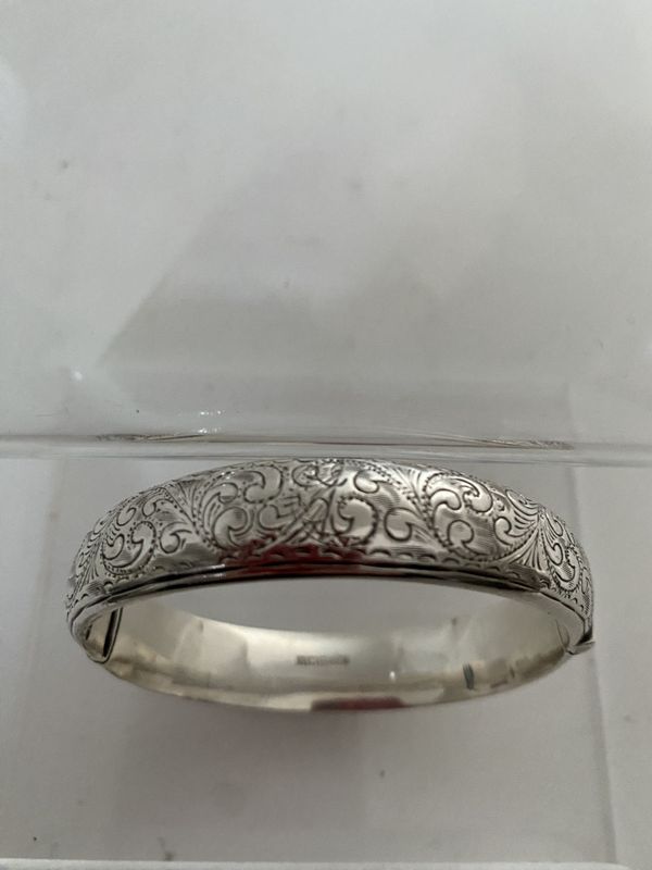 Mansjettarmbånd med arkantusmønster 