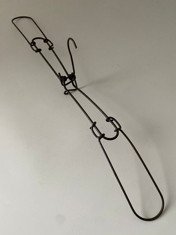 Fantearbeid justerbar kleshenger  