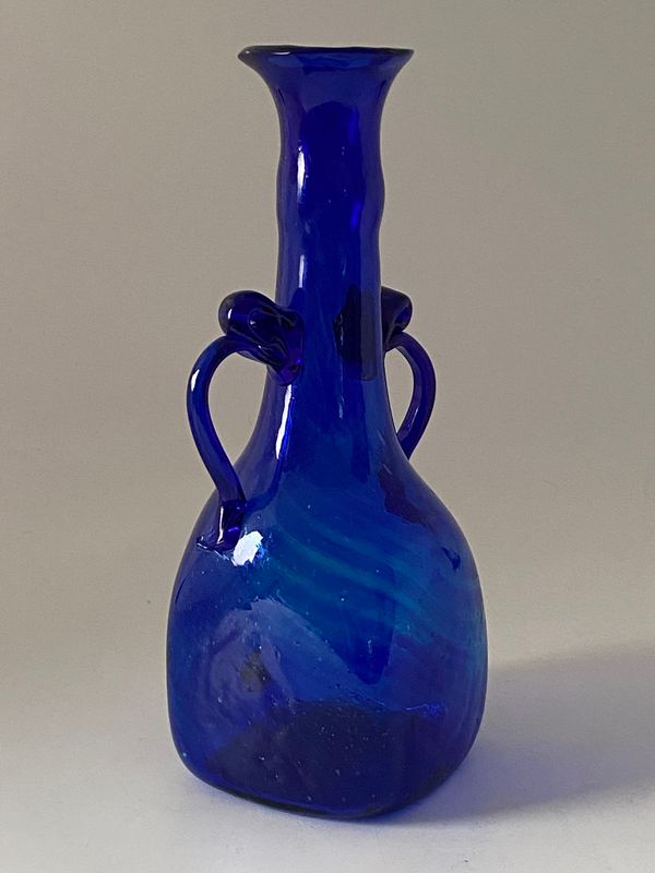 Koboltblå kunstglass i romersk stil 