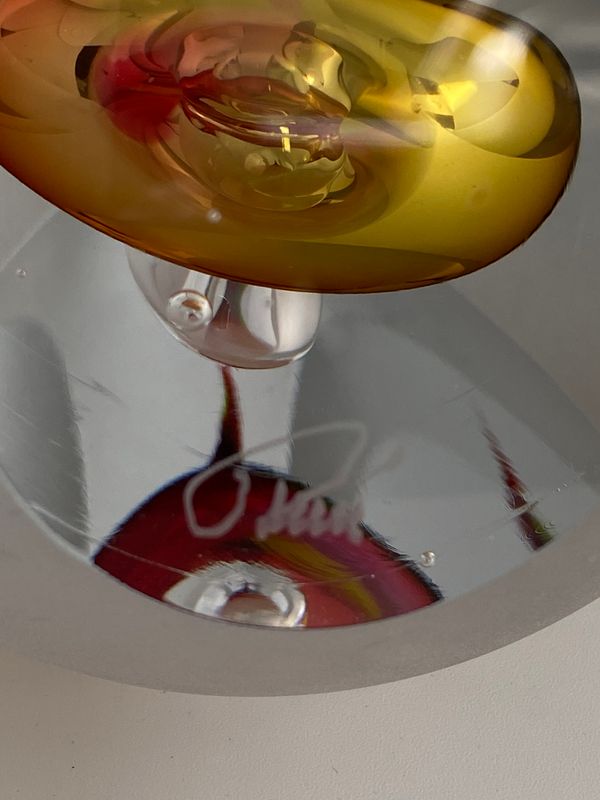 Dråpeformet papirvekt i glass 