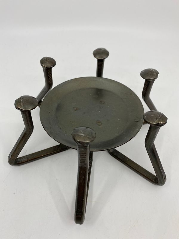 Røff vintage lysestake av smidd spiker  