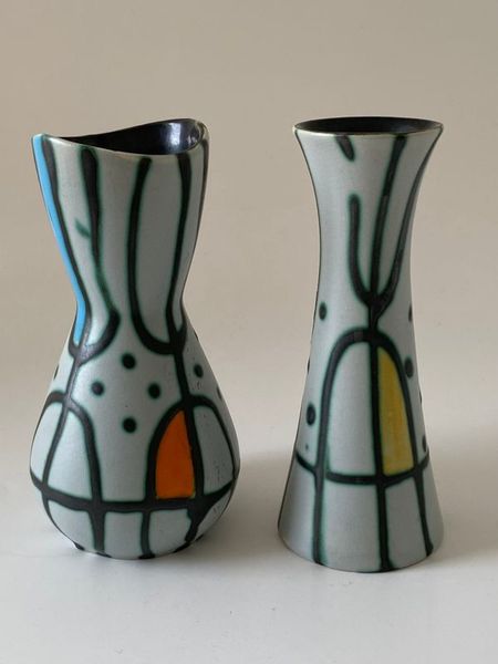 Keramikk og porselen. Her finner du vaser, skåler, fat, kanner, blomsterpotter og krukker med vakker og/eller  spesiell form, farge og glasur i keramikk eller porselen.