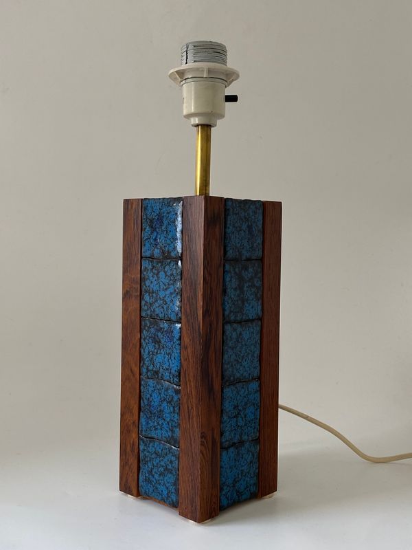 Bordlampe i palisander med keramikkfliser