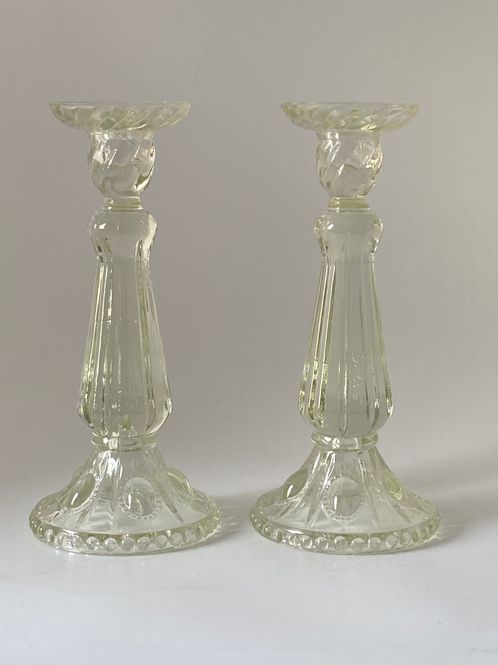 Main Image Høye lysestaker i pressglass 